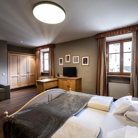 Hotel Zum Turm カステルロット エクステリア 写真