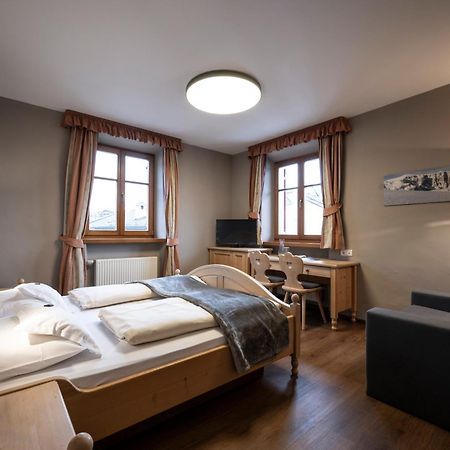 Hotel Zum Turm カステルロット エクステリア 写真