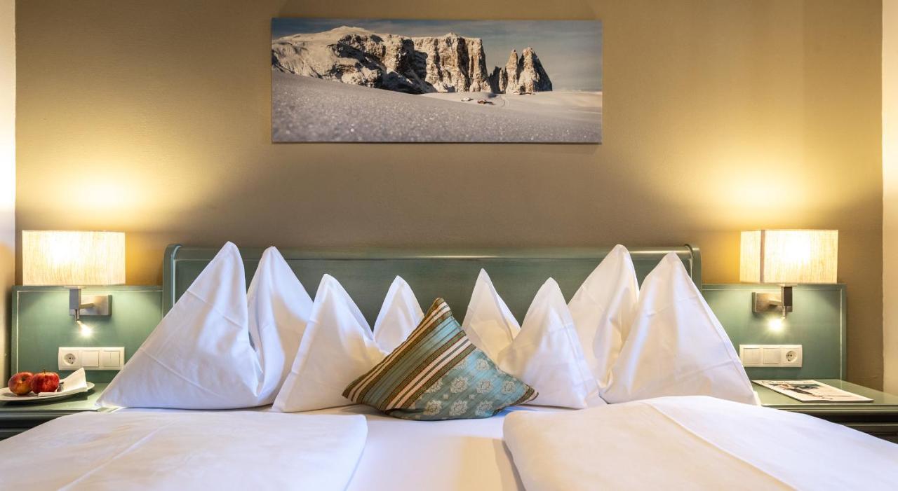 Hotel Zum Turm カステルロット エクステリア 写真