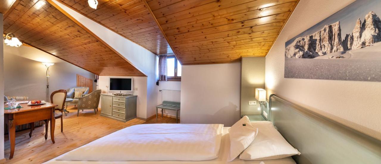 Hotel Zum Turm カステルロット エクステリア 写真