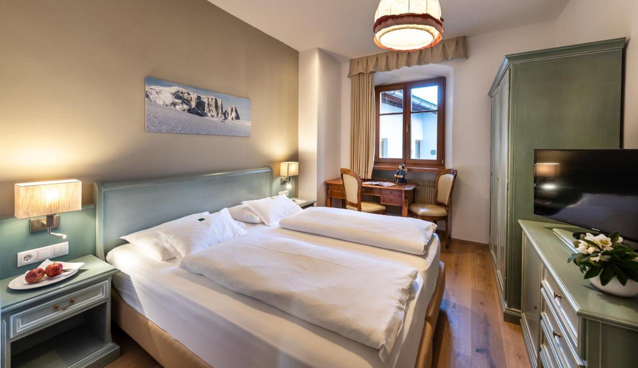 Hotel Zum Turm カステルロット エクステリア 写真