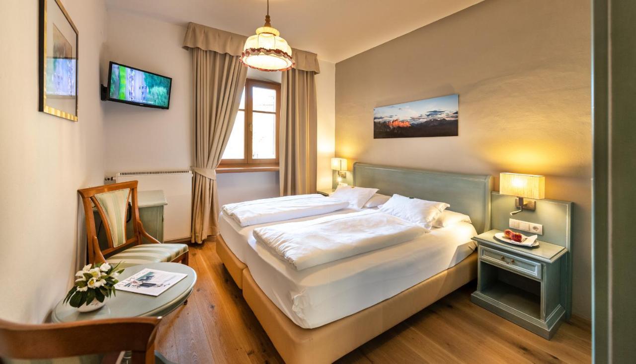 Hotel Zum Turm カステルロット エクステリア 写真