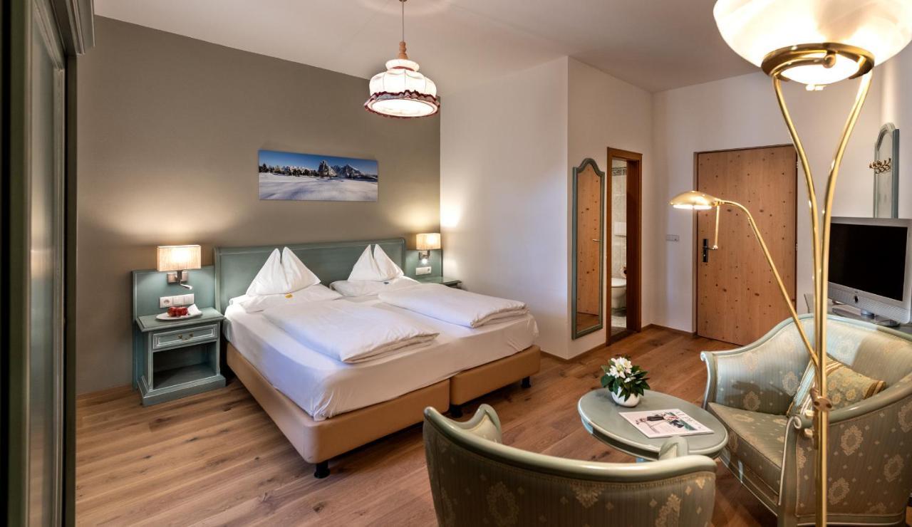 Hotel Zum Turm カステルロット エクステリア 写真
