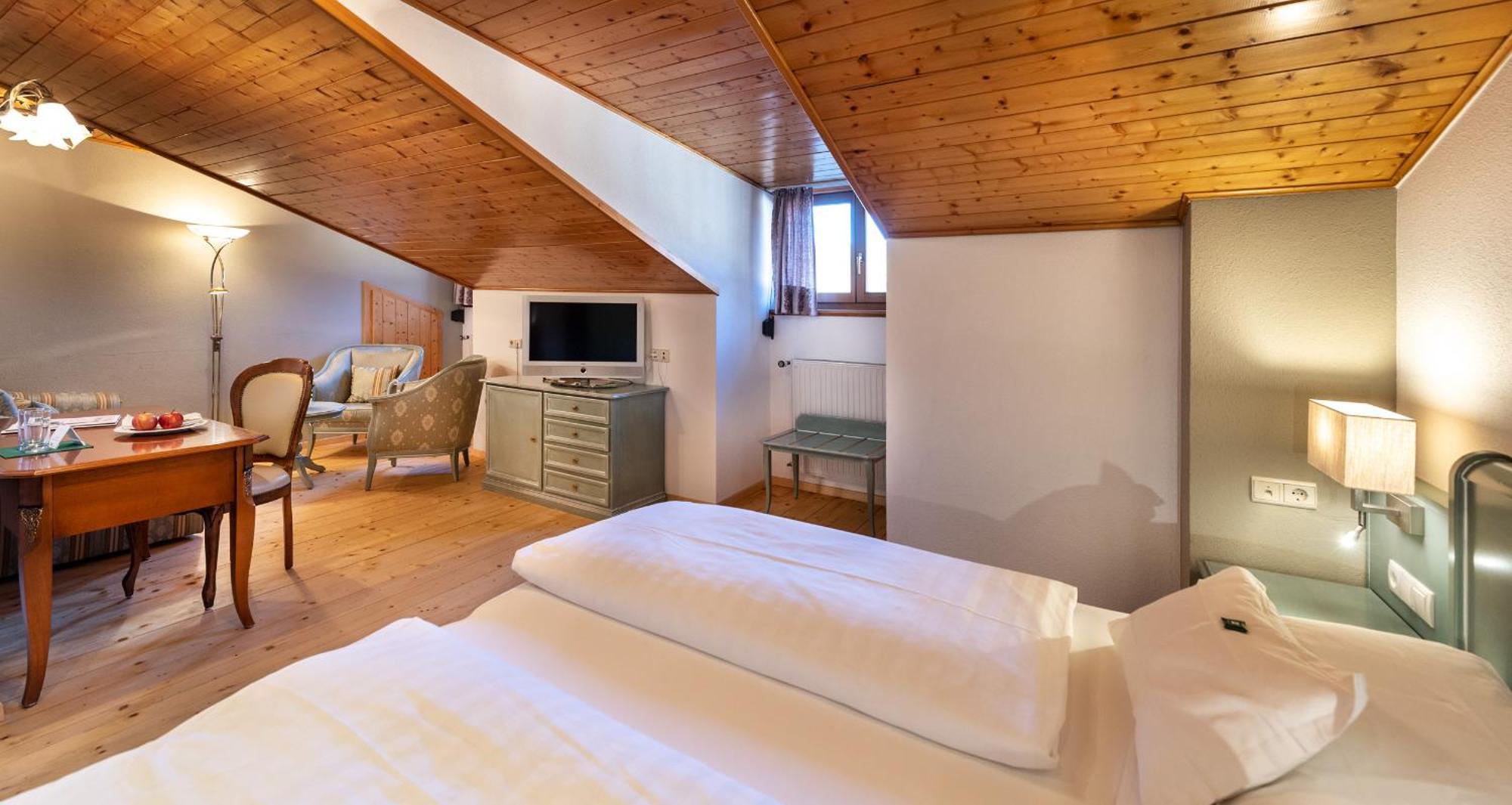 Hotel Zum Turm カステルロット エクステリア 写真