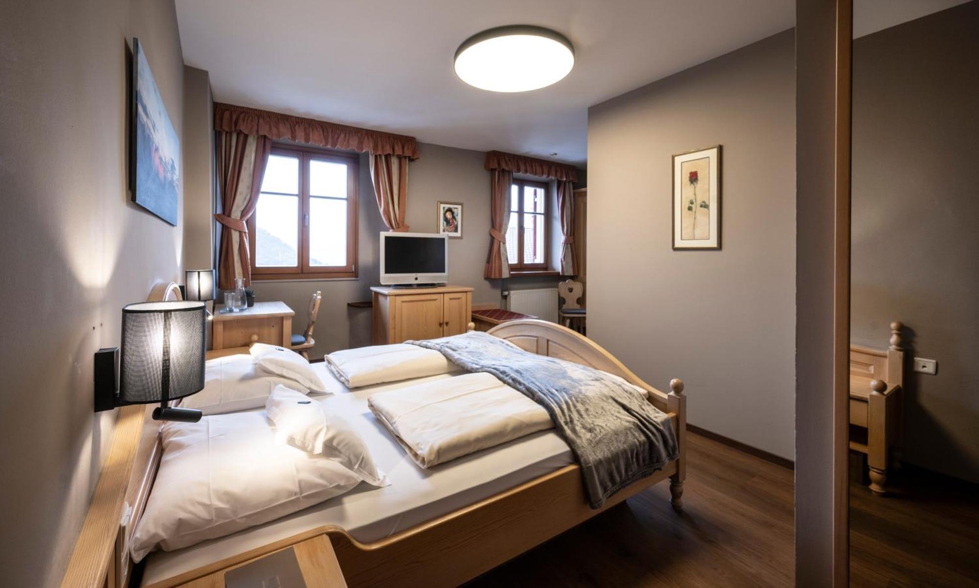 Hotel Zum Turm カステルロット エクステリア 写真