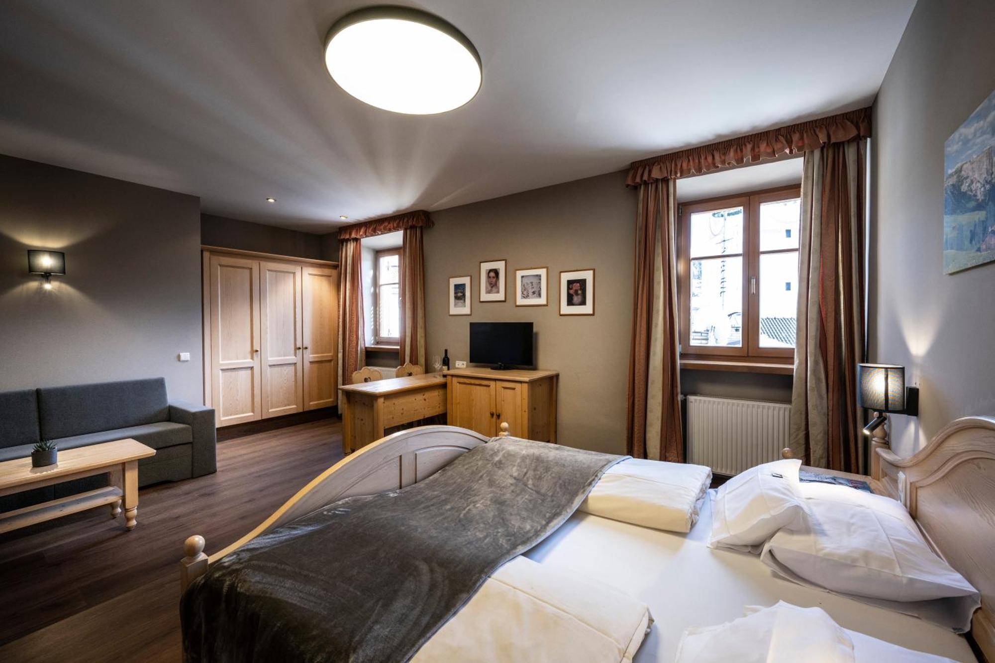 Hotel Zum Turm カステルロット エクステリア 写真