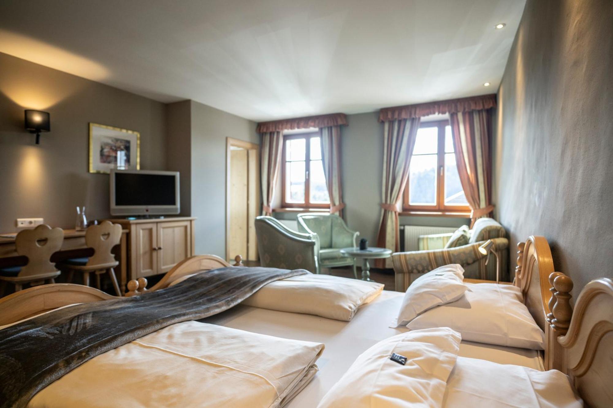 Hotel Zum Turm カステルロット エクステリア 写真